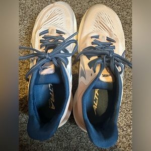 Altra pink tennis shoes